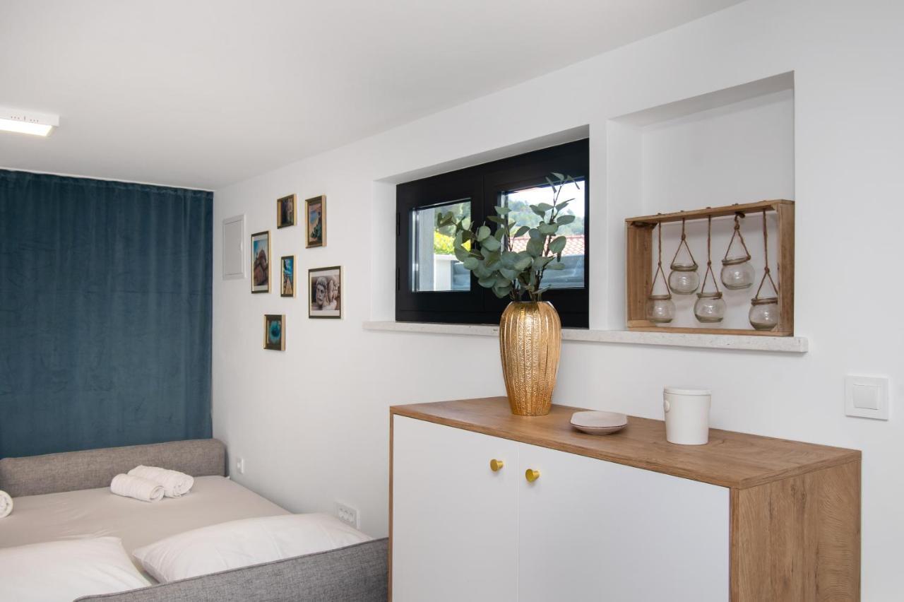 Apartmani Monika Zaboric Exteriör bild