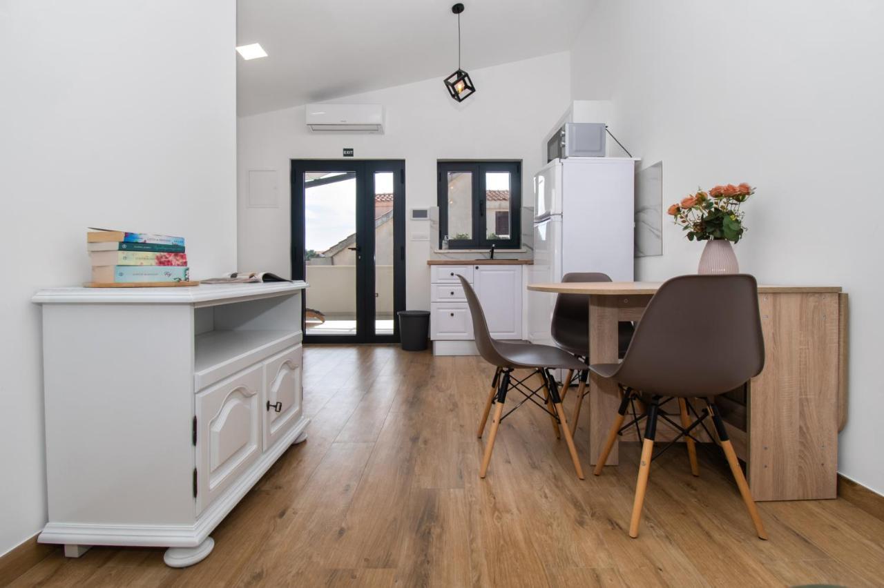 Apartmani Monika Zaboric Exteriör bild